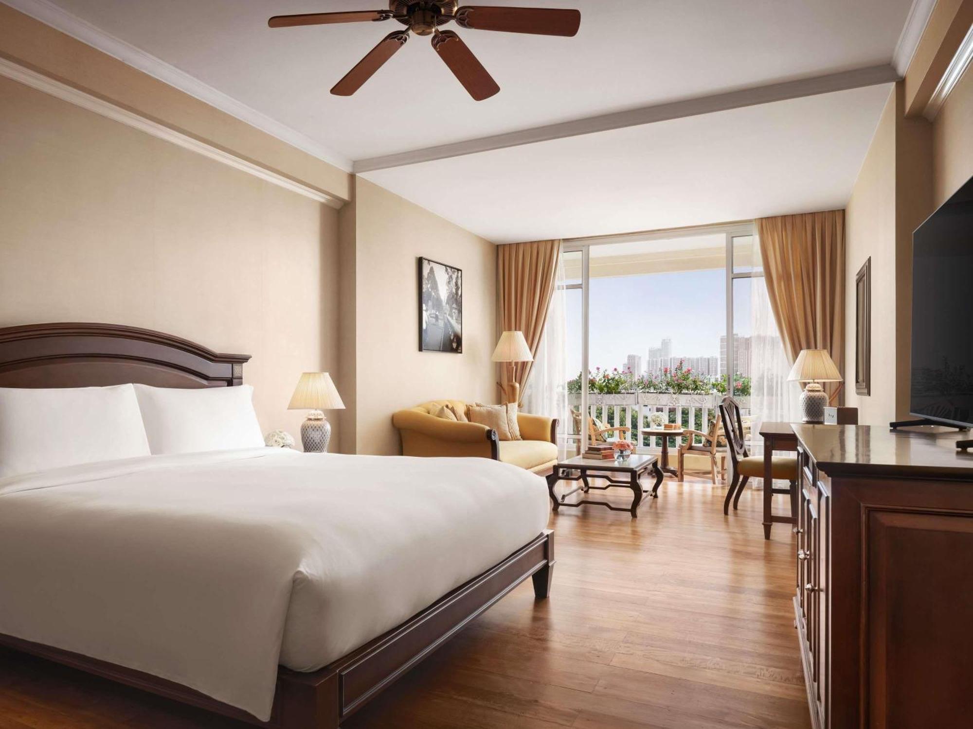 Luxury Club King Room with Executive Lounge Access