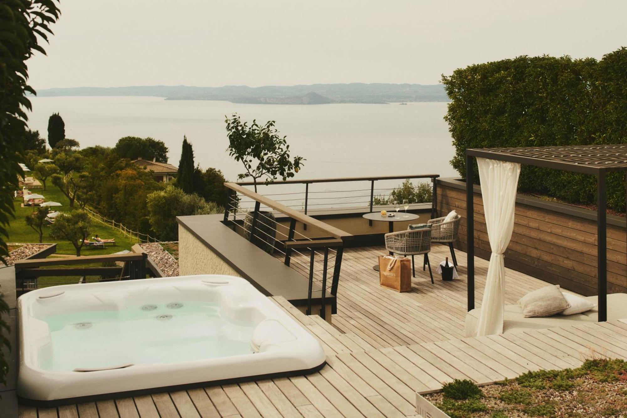 Suite Spa Bath,1596269831:JPEG