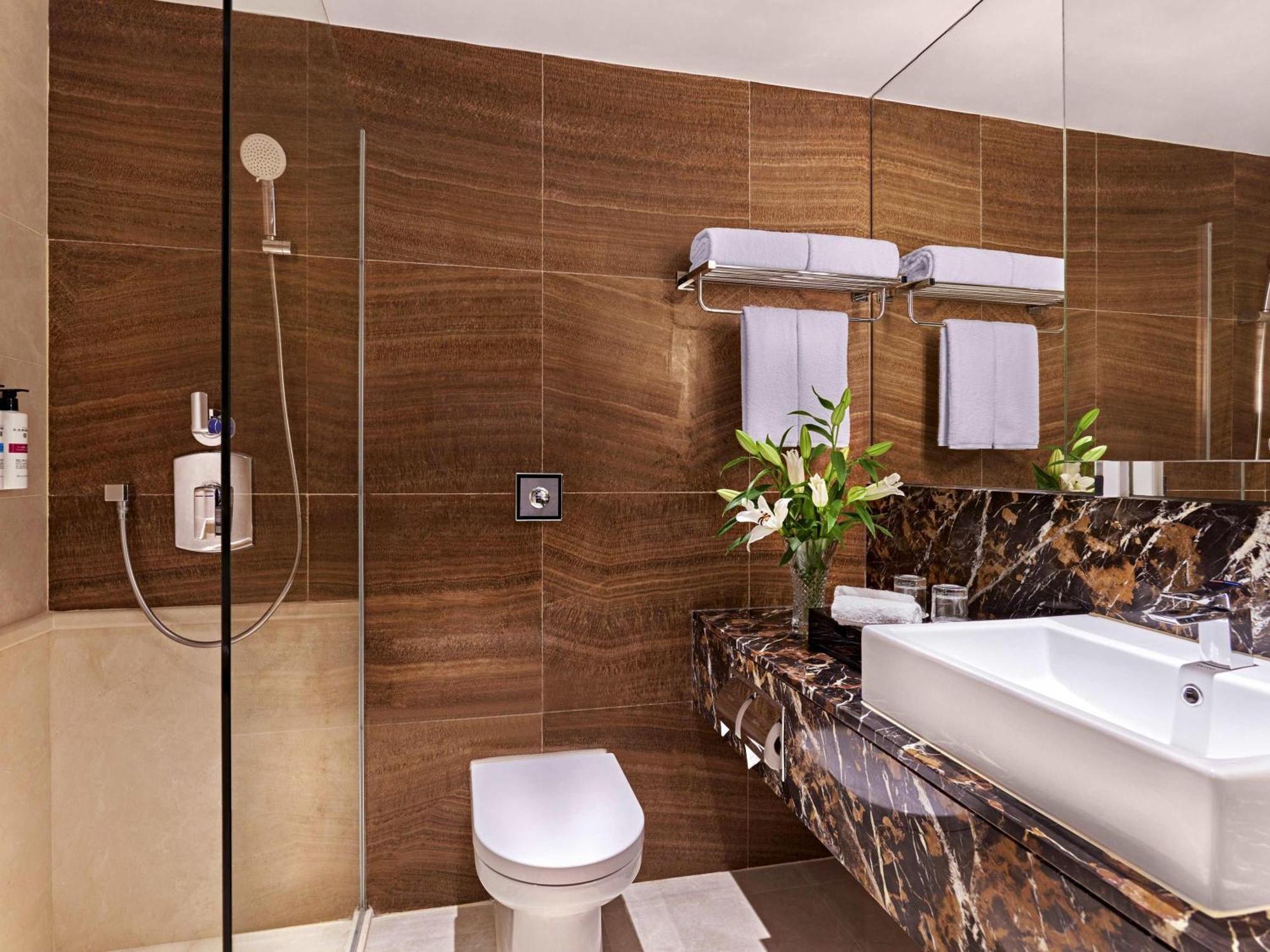 Deluxe Superior Room, 1 King Bed, High Floor