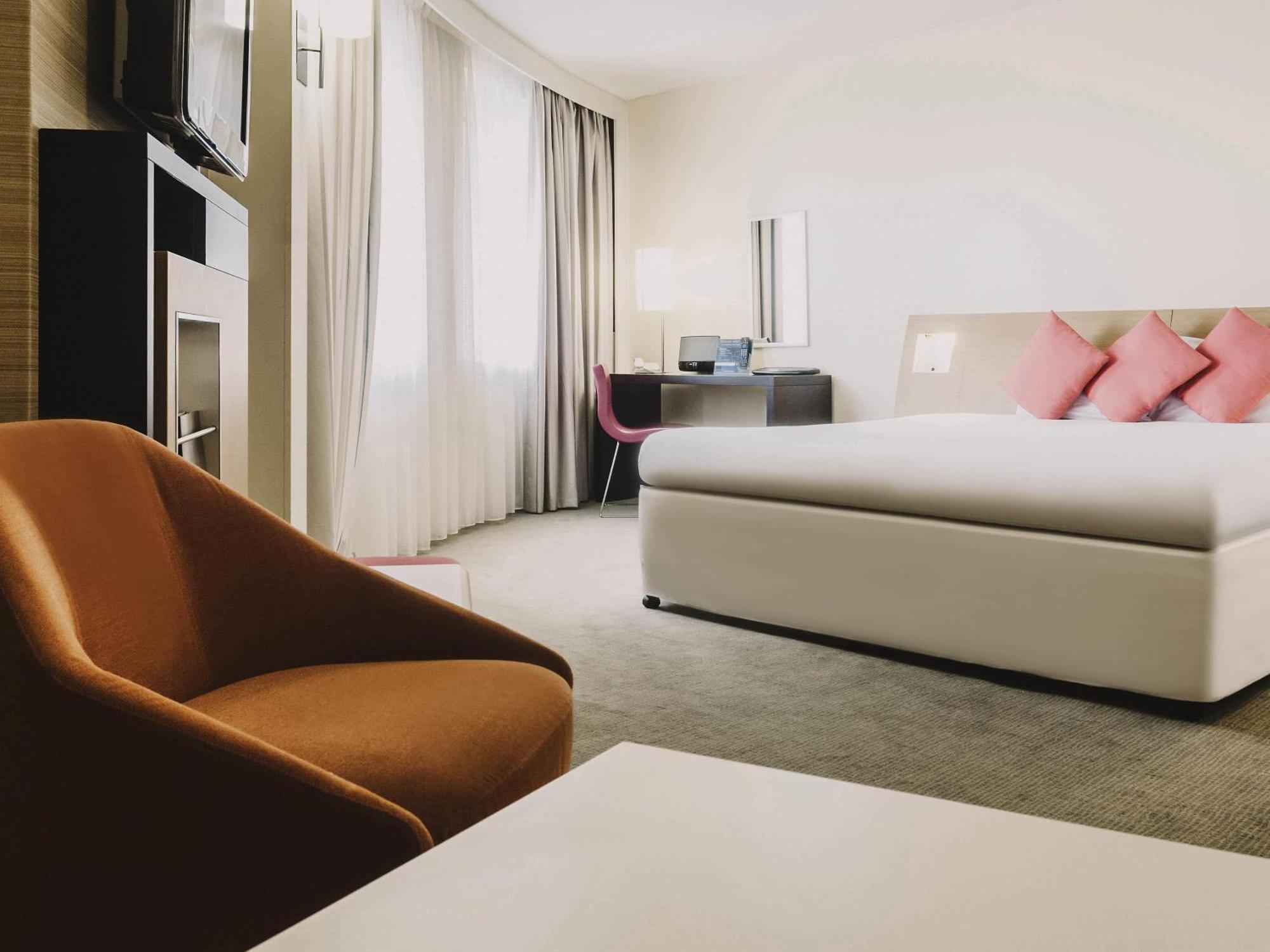 Executive Room with One King Bed And One Double Sofa Bed,1730020258:JPEG