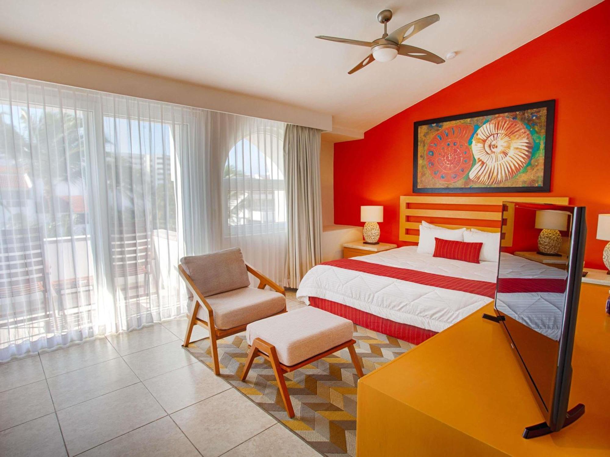 Three-Bedroom King Suite Sofa Bed Balcony Ocean Front or Four Bathrooms,1739412455:JPEG