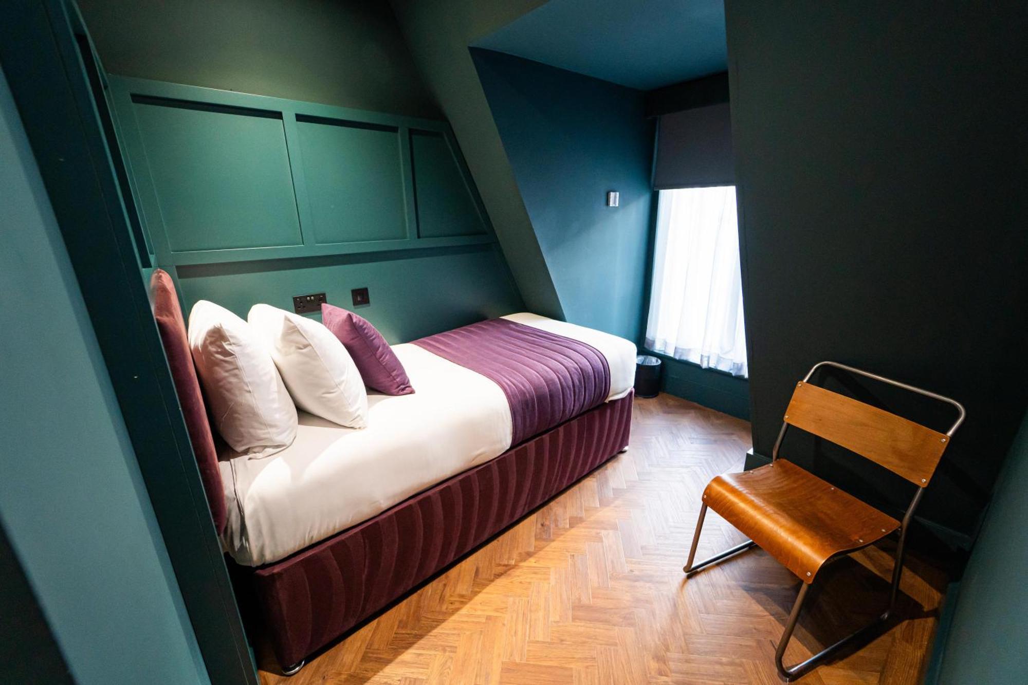 Deluxe Single Room,1739644853:JPEG