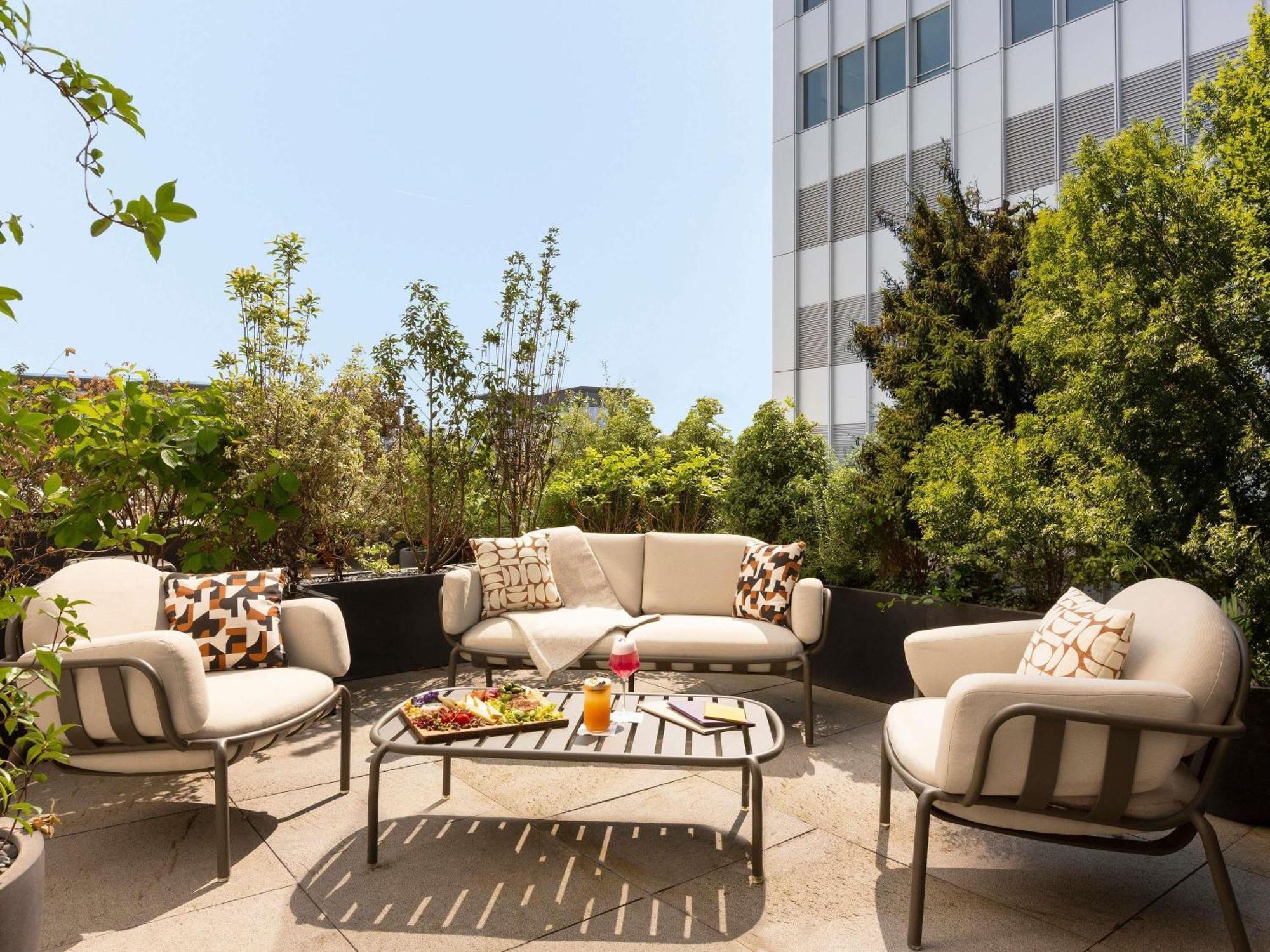 Deluxe King Room with Terrace