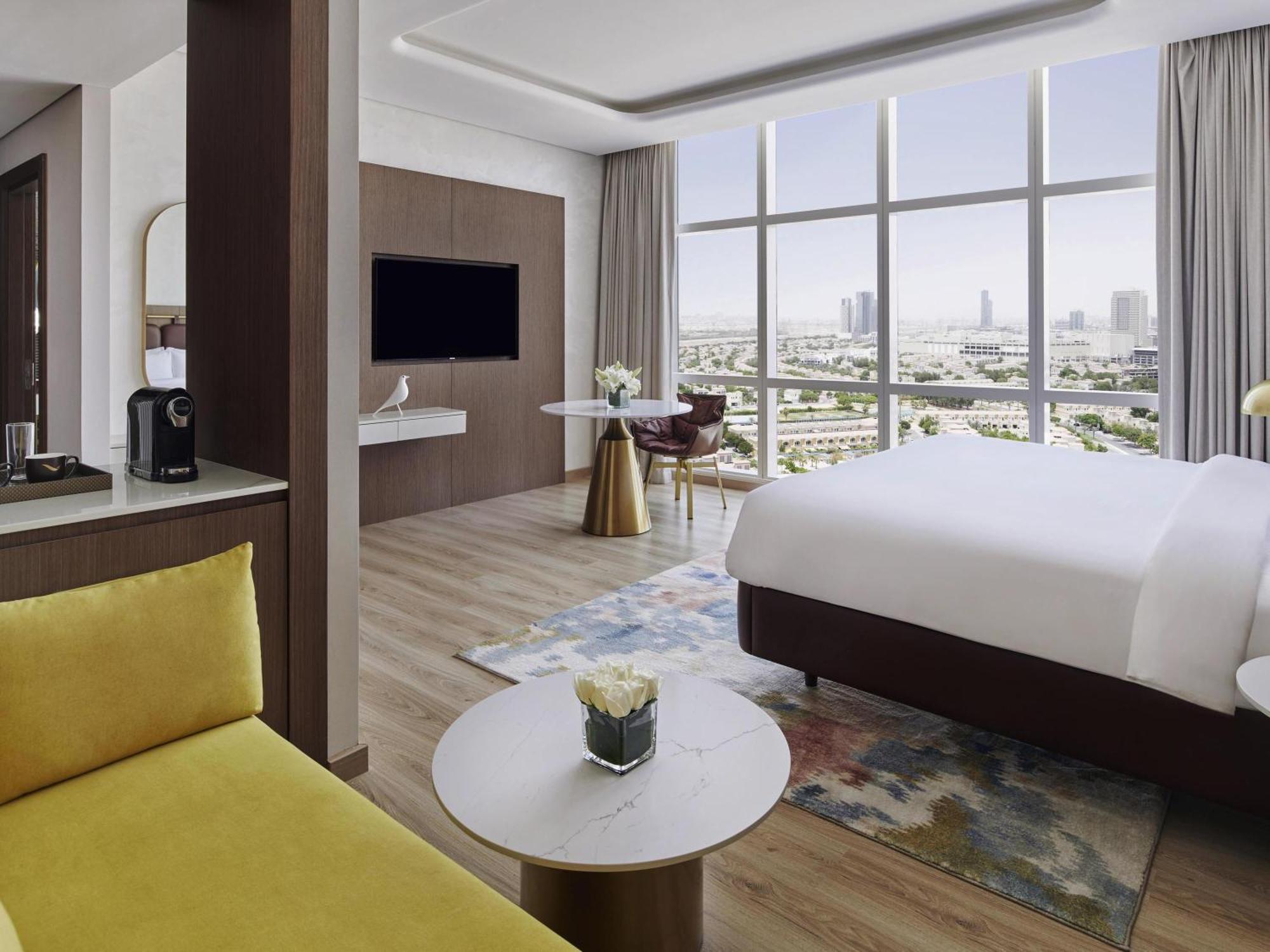 Deluxe King Room Panoramic City View Shuttle to the Beach Mall & Metro Station,1743532937:JPEG