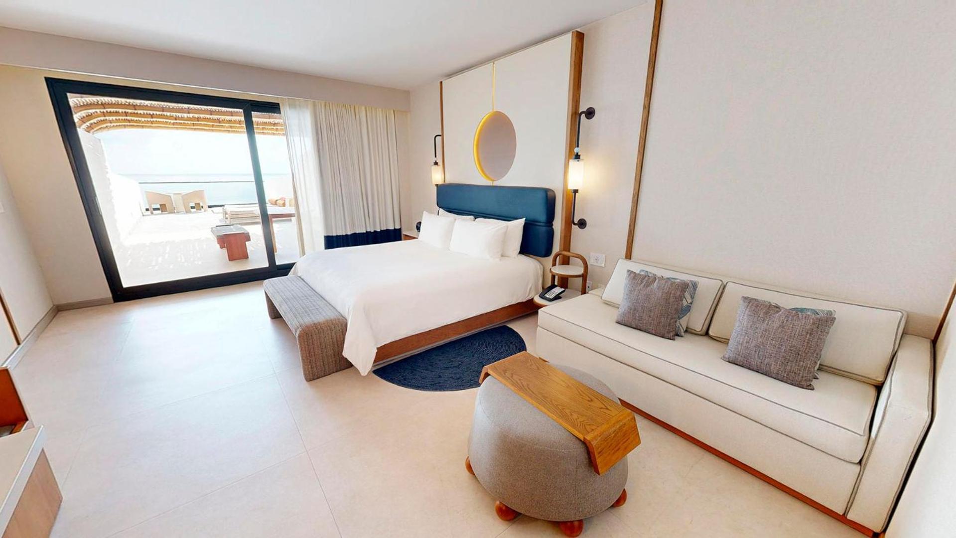 F&F Sundeck Suite