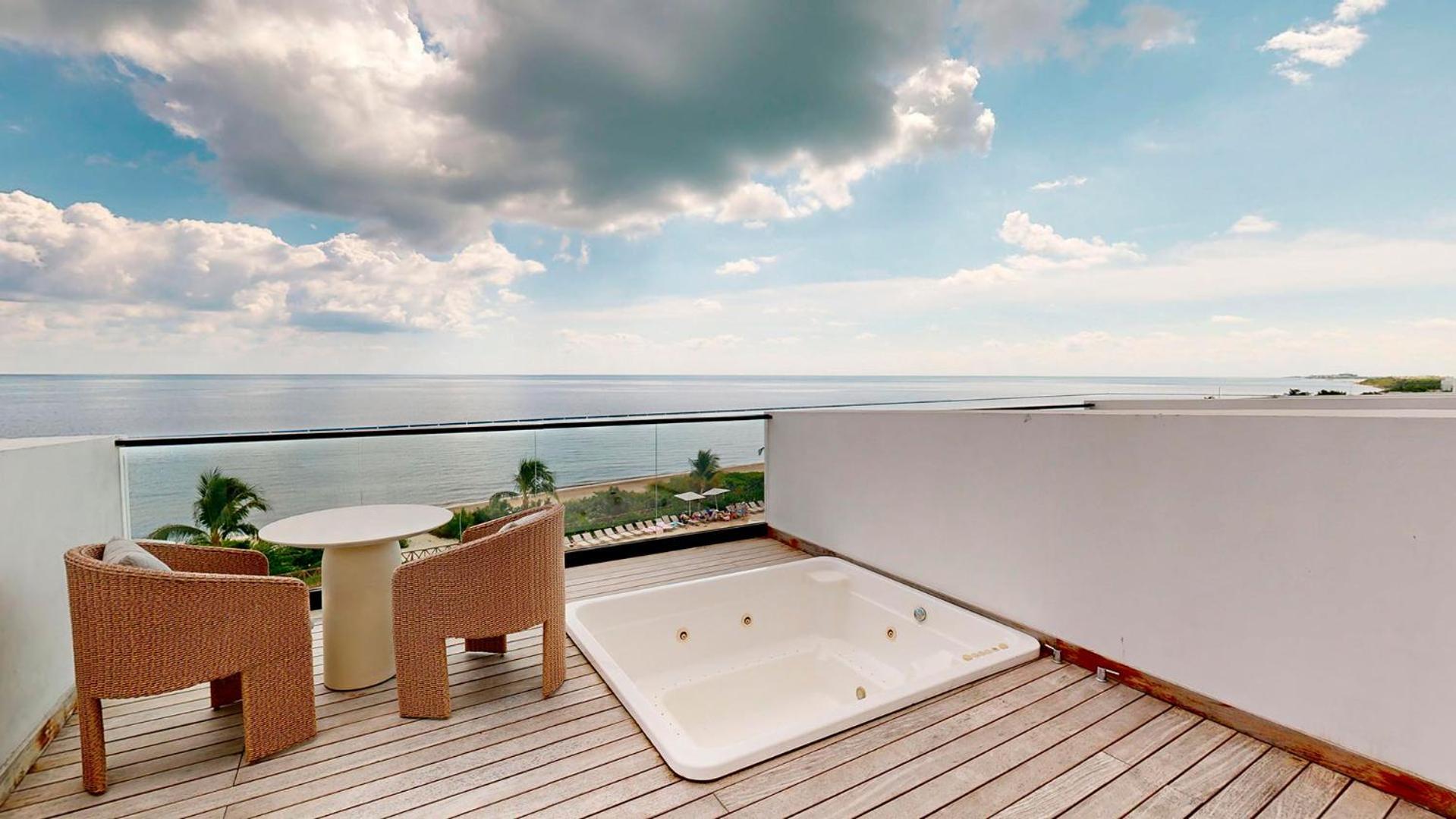 F&F Sundeck Suite