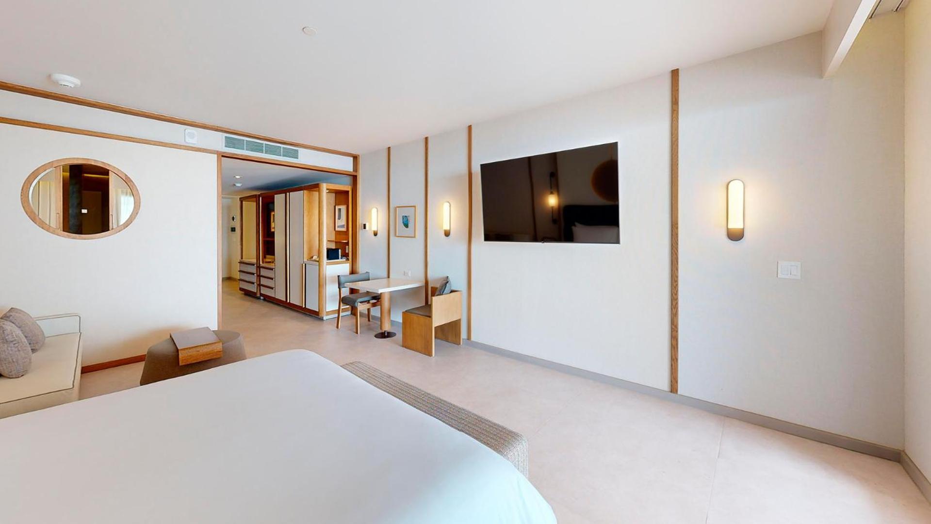 F&F Sundeck Suite