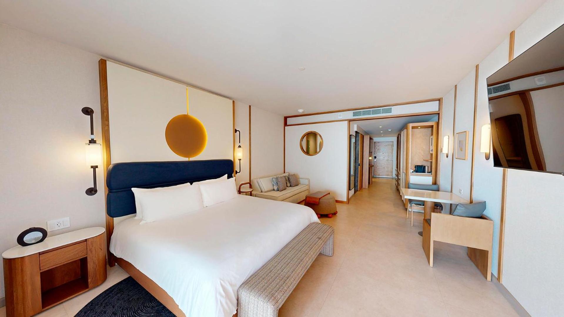 F&F Sundeck Suite