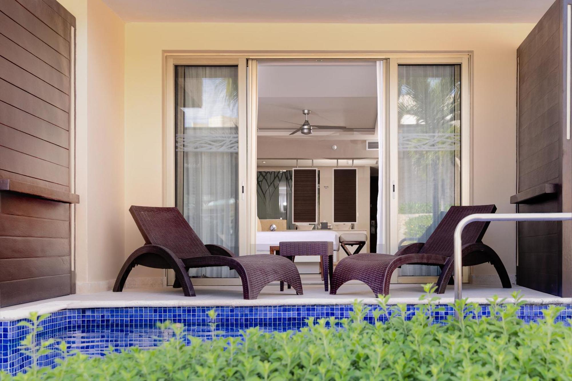 Luxury Junior Suite Swim Out