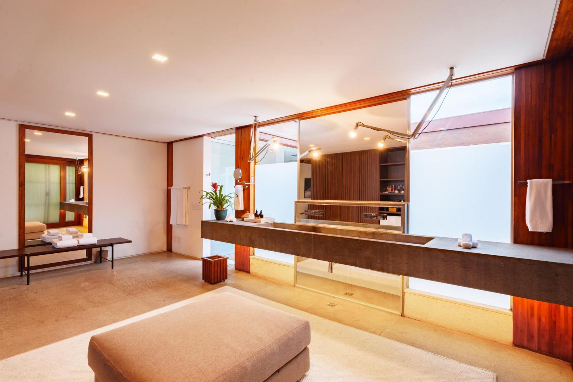 Suite met een Kingsize Bed en Uitzicht op de Oceaan