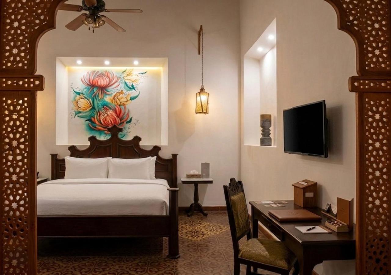 Queen Room Garden View