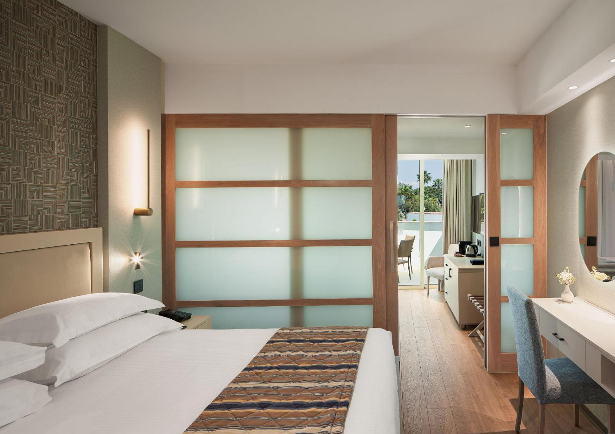 Family Junior Suite Inland View