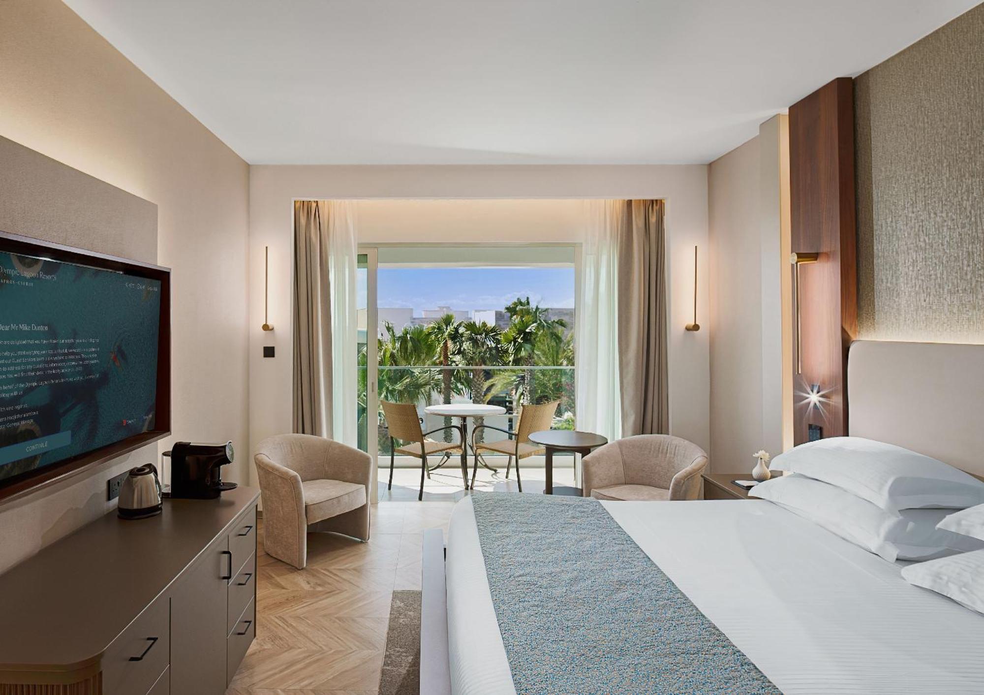Deluxe Superior Room Side Sea View 18 years old
