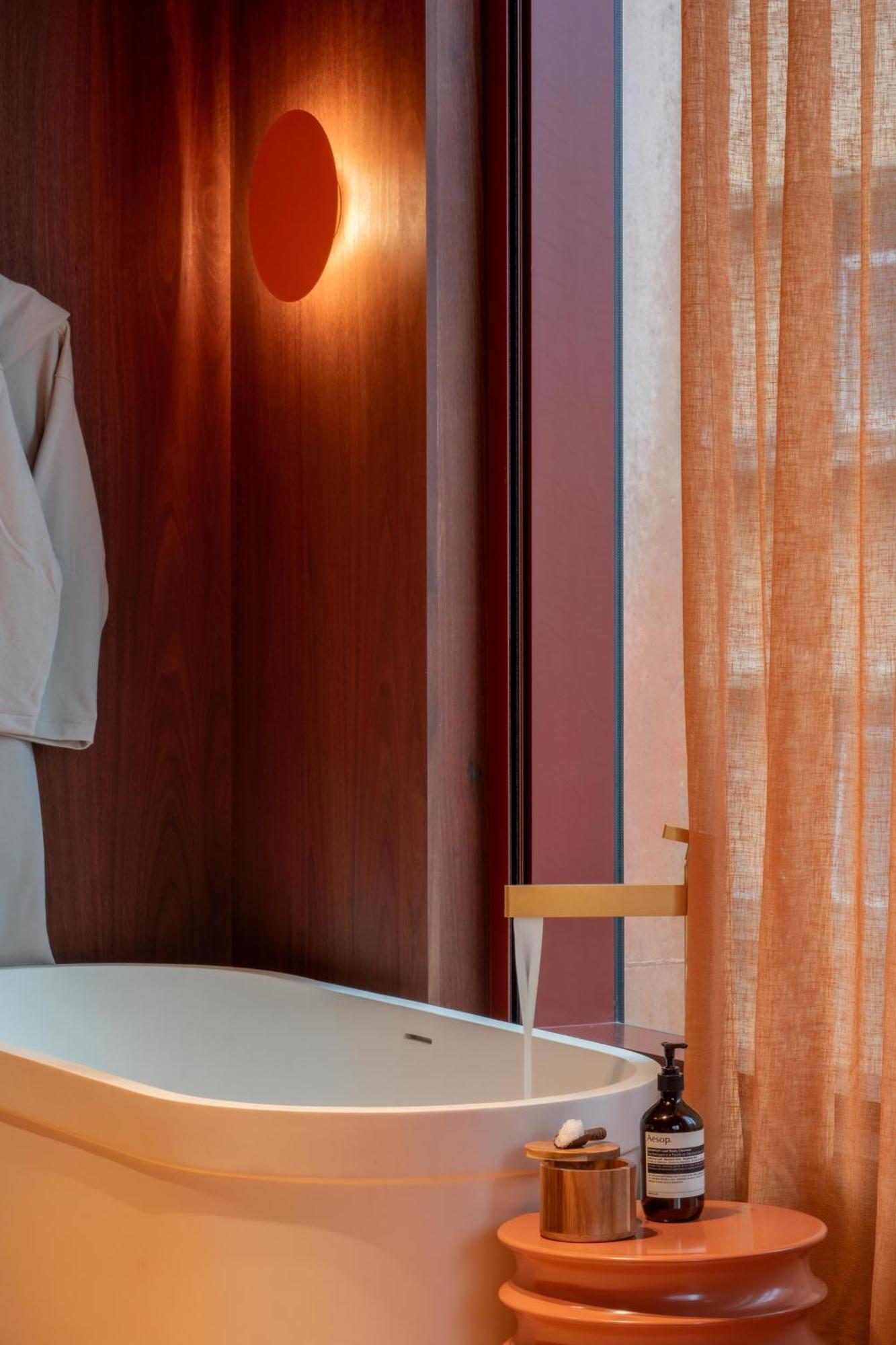 VIP King Room Soak Tub