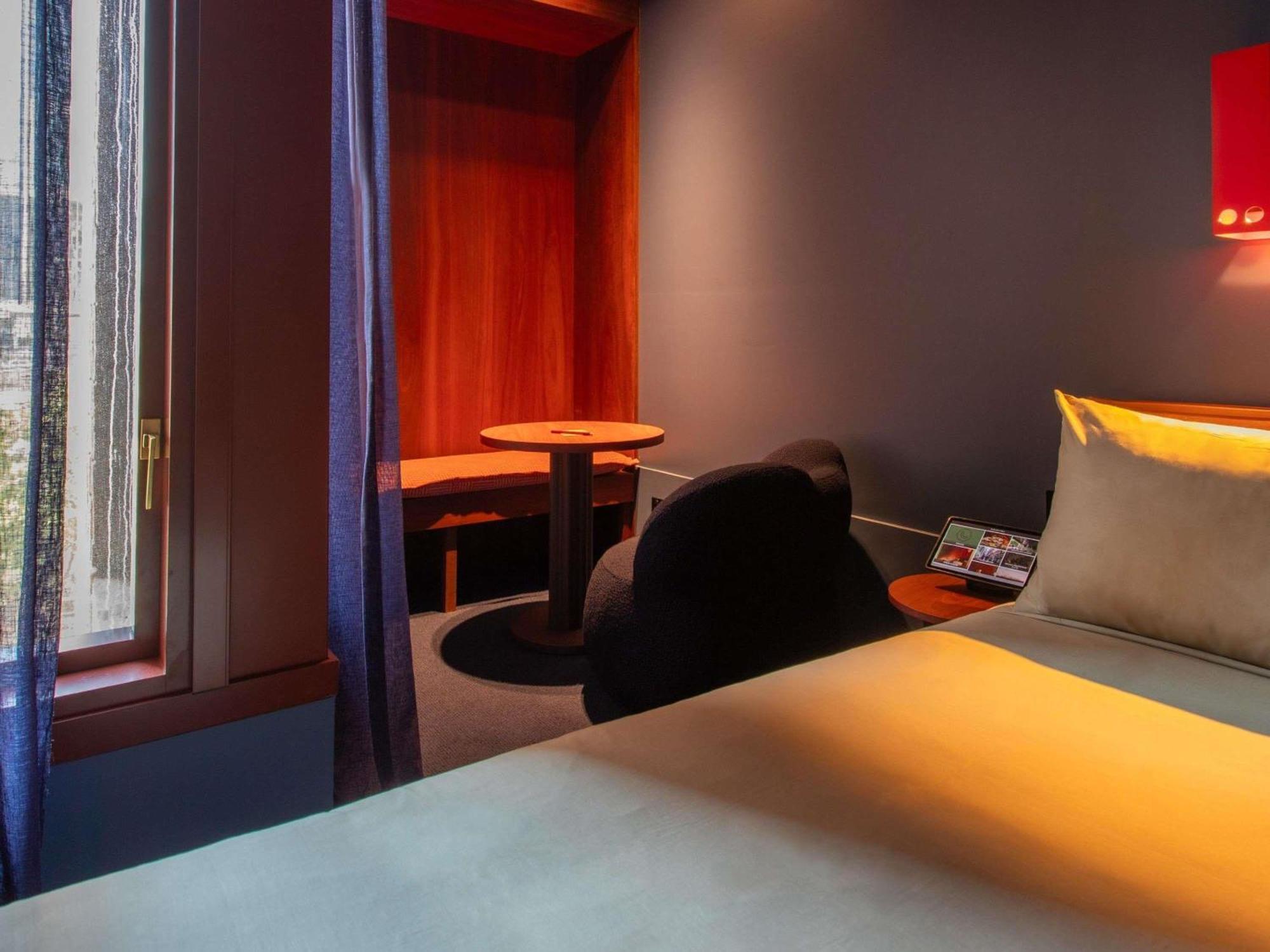 General Admission Twin Room Two Twin Beds