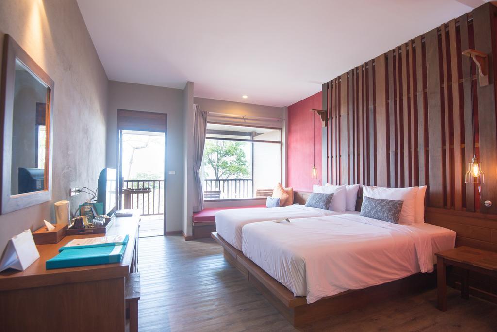 Deluxe Hillside Room