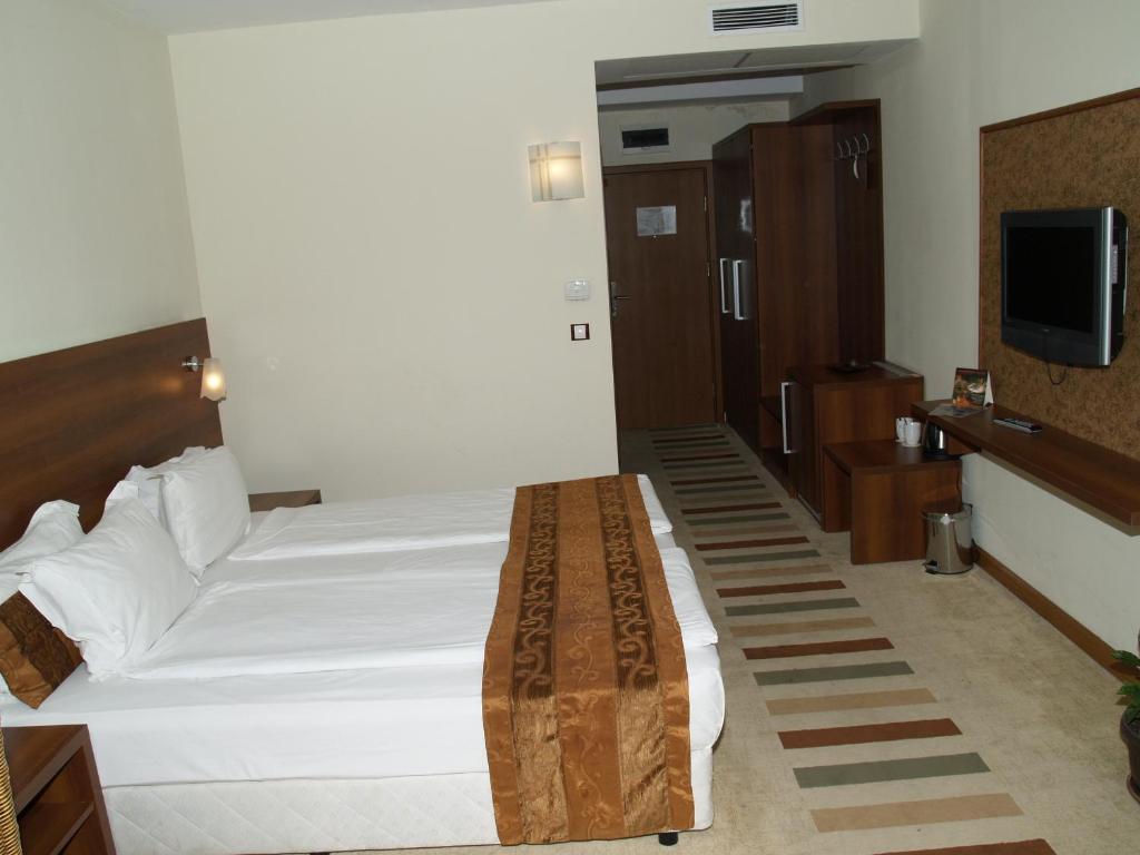 Double or Twin Room with Extra Bed