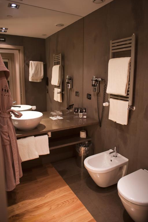 Standard King Room - Non-Smoking