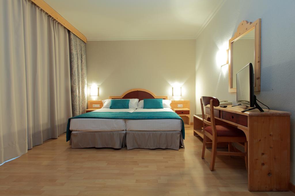 Twin Room,605671821:JPEG