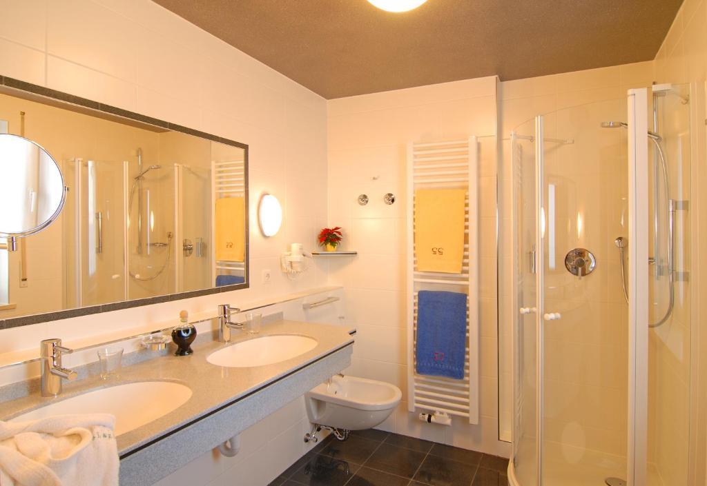 Double Room,33628138:JPEG