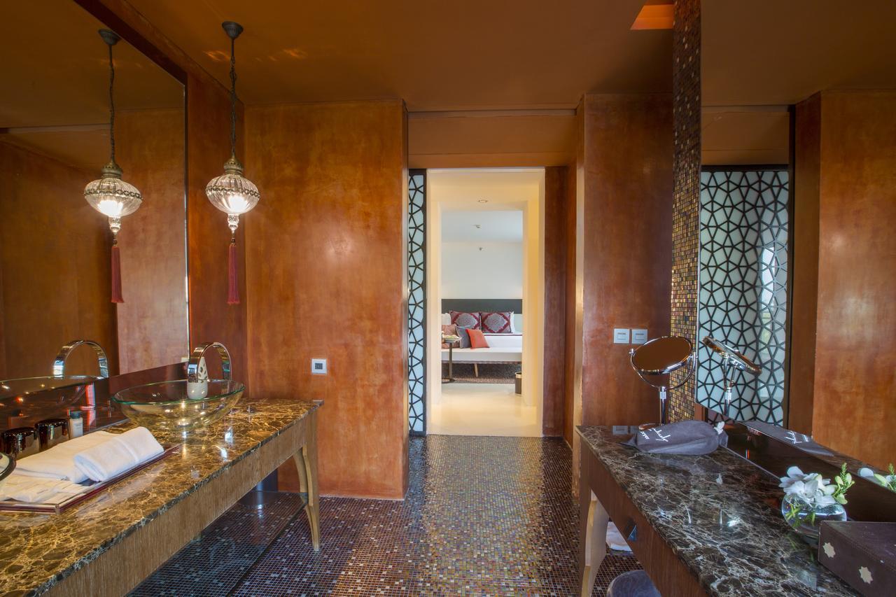 Oceanfront Suite Balcony Jacuzzi