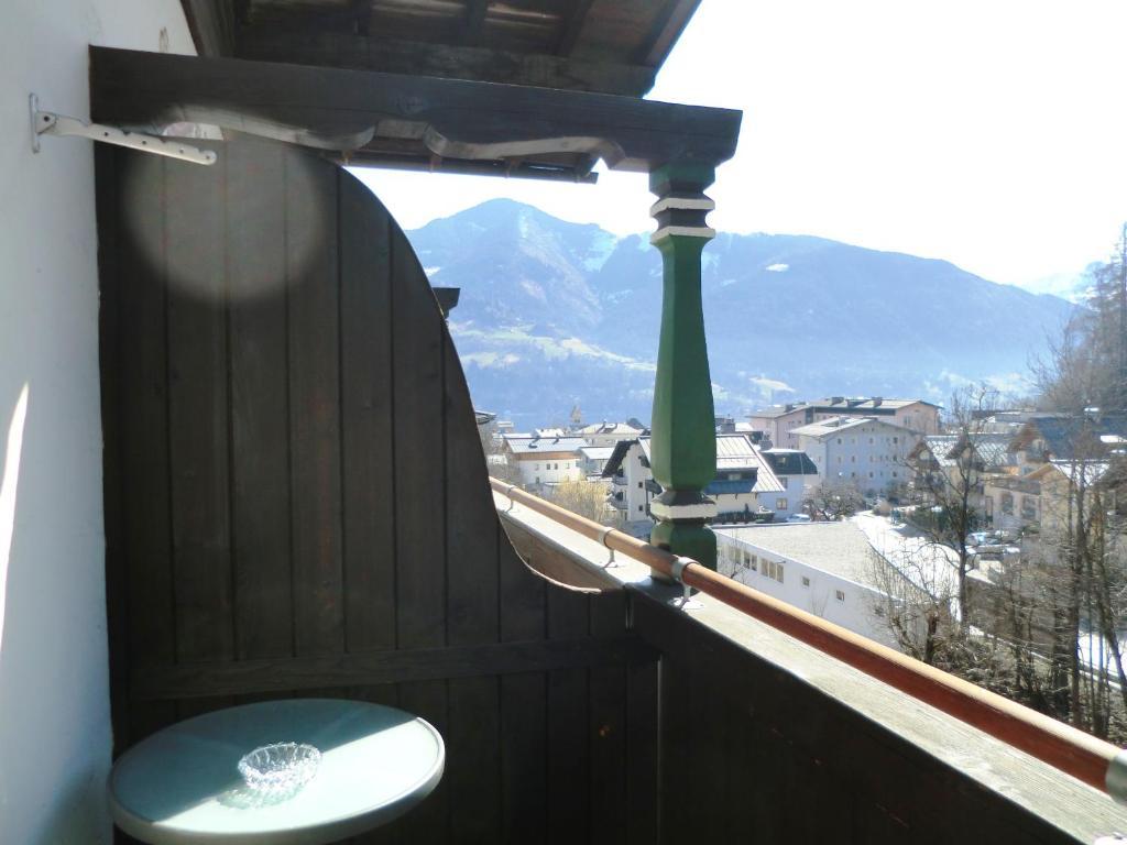 Doppel-/Zweibettzimmer mit Balkon