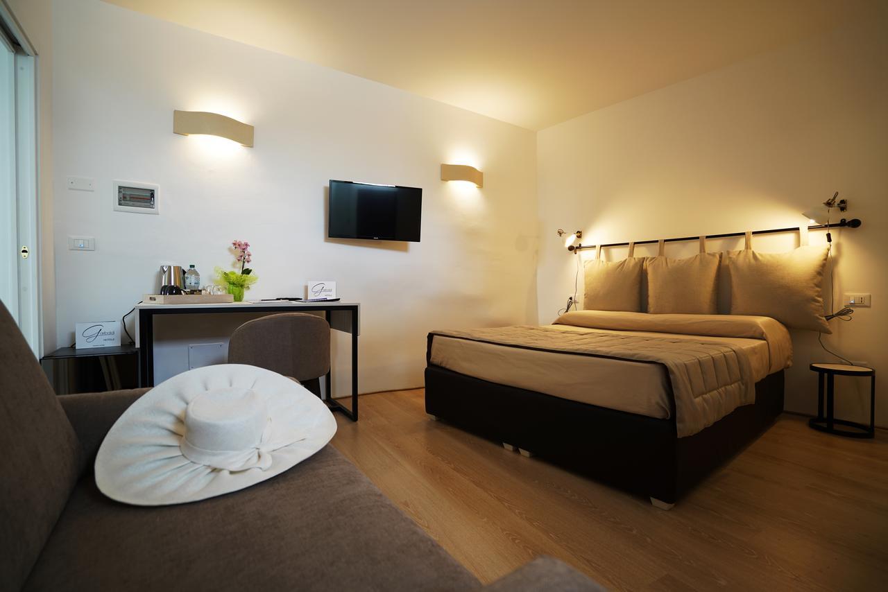 Standard Double Room,660937875:JPEG