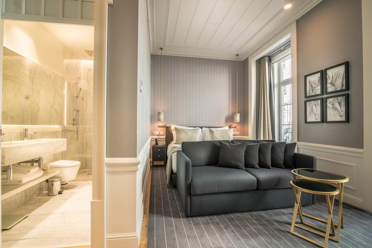 Deluxe Double or Twin Room with City View