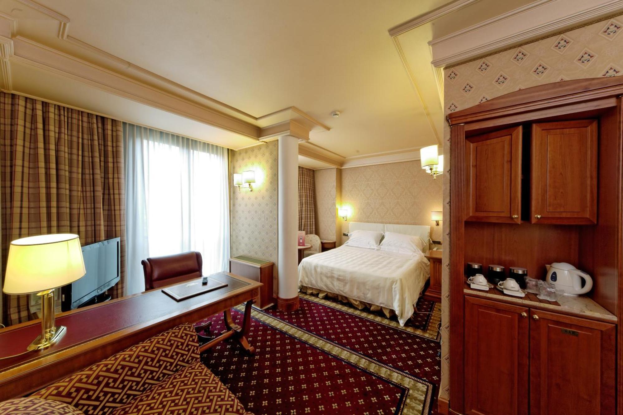 Suite,724297690:JPEG