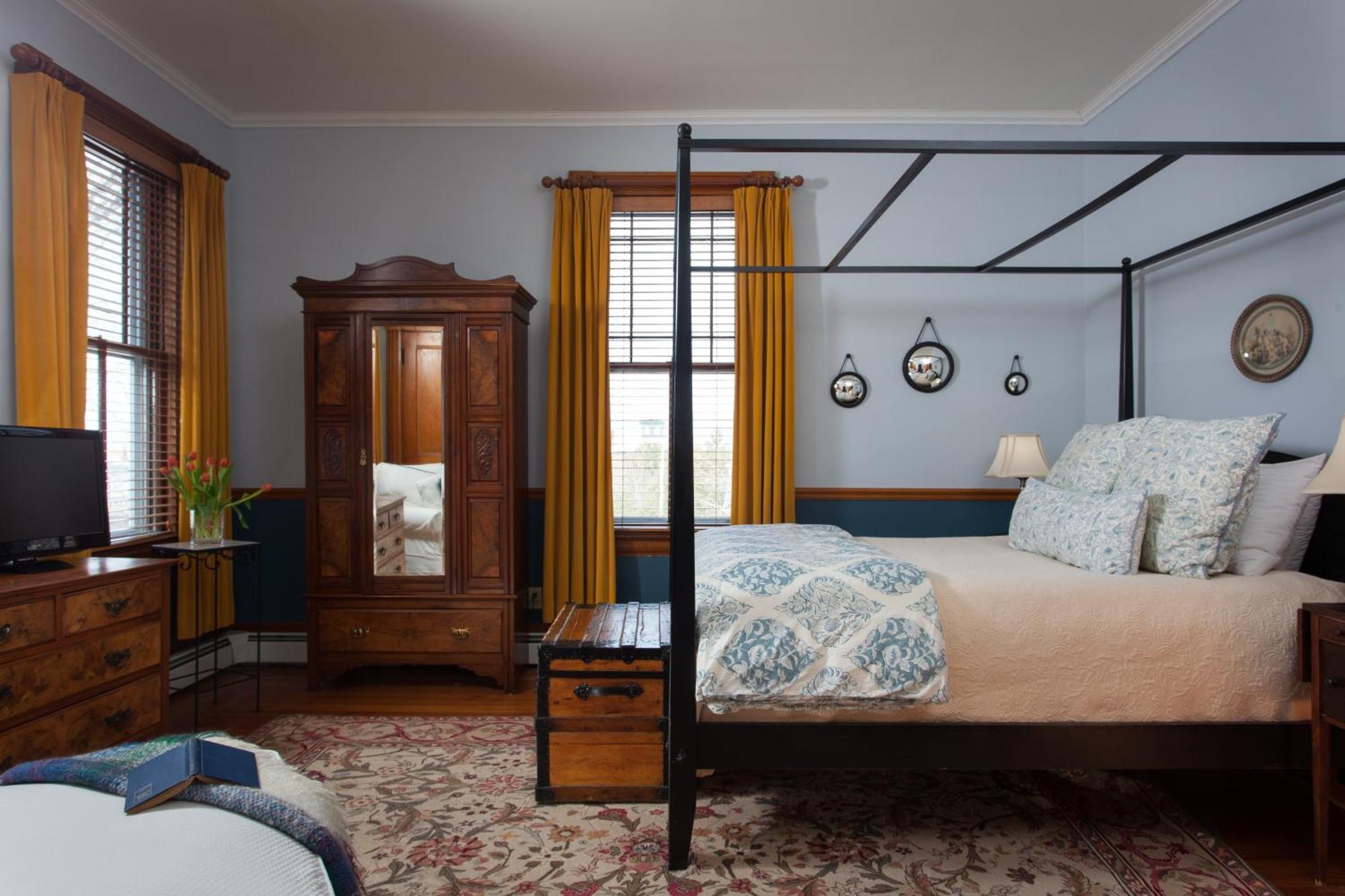 Deluxe Queen Room