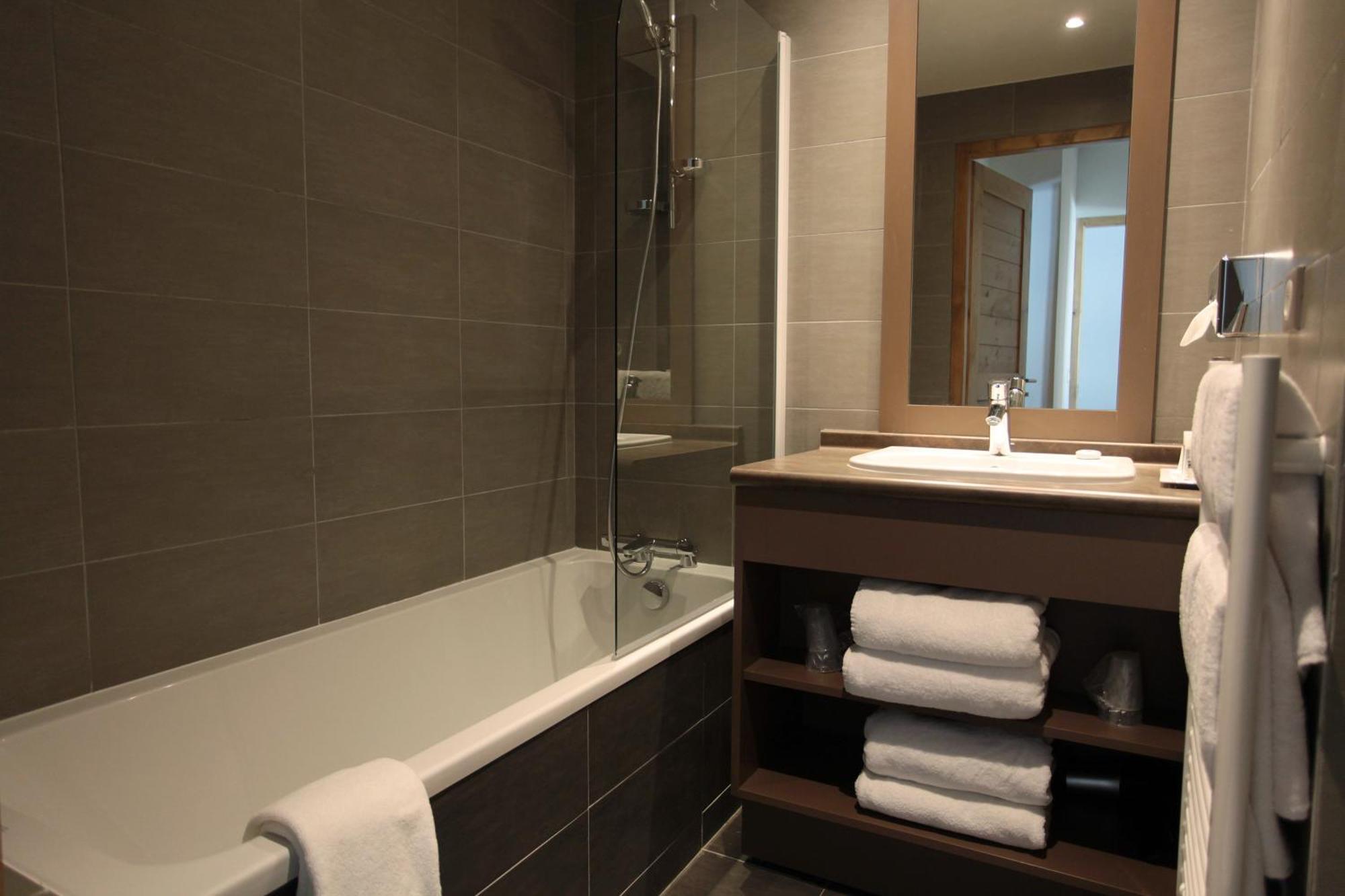 Valley Châlet Suite (4 Adults + 2 Children)