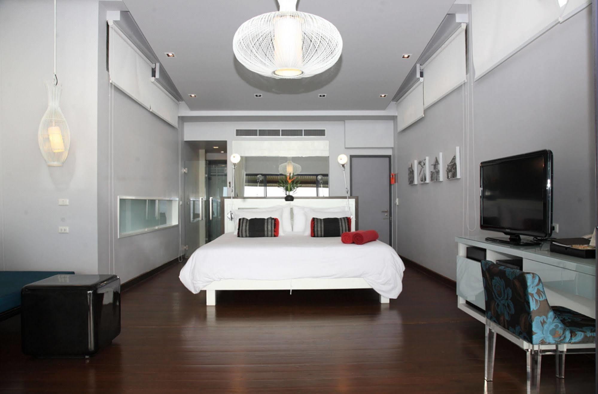 One-Bedroom Suite Sea View