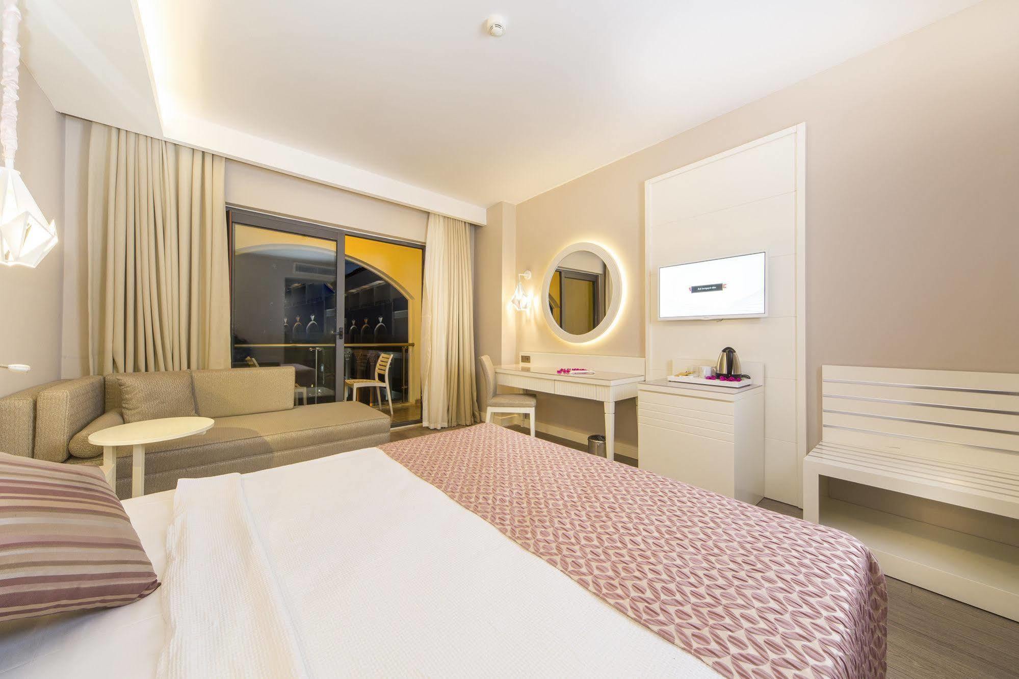 Double Room Pool View