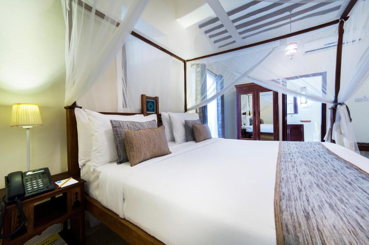 Habitación con cama extragrande.