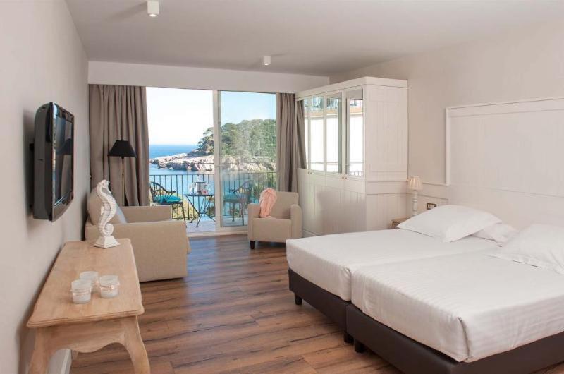 Double or Twin Room Terrace Sea or Beach View
