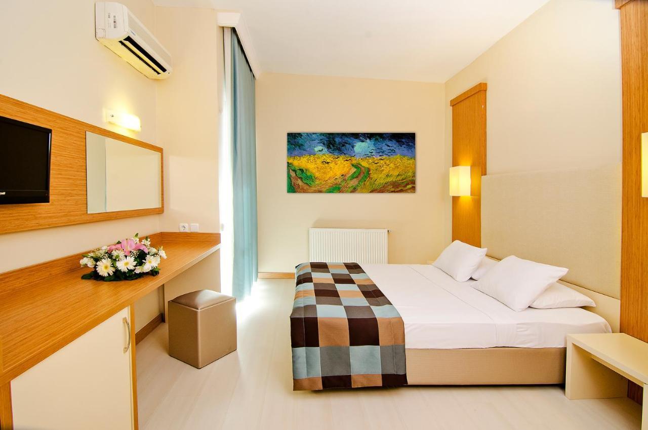 Dreibettzimmer mit Stadtblick