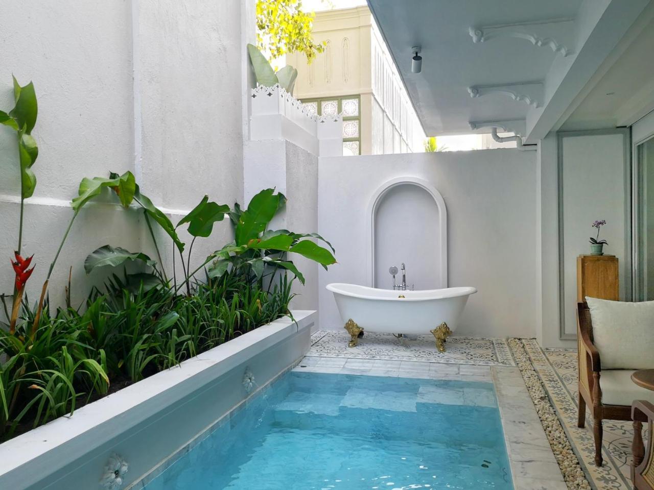 The Corner Pool Suite,1147340332:JPEG