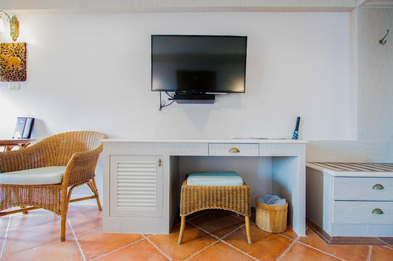 Deluxe Doppel-/Zweibettzimmer mit Zugang zum Pool