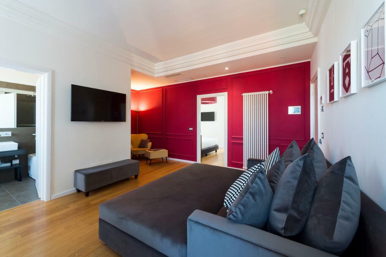 Suite,812073996:JPEG