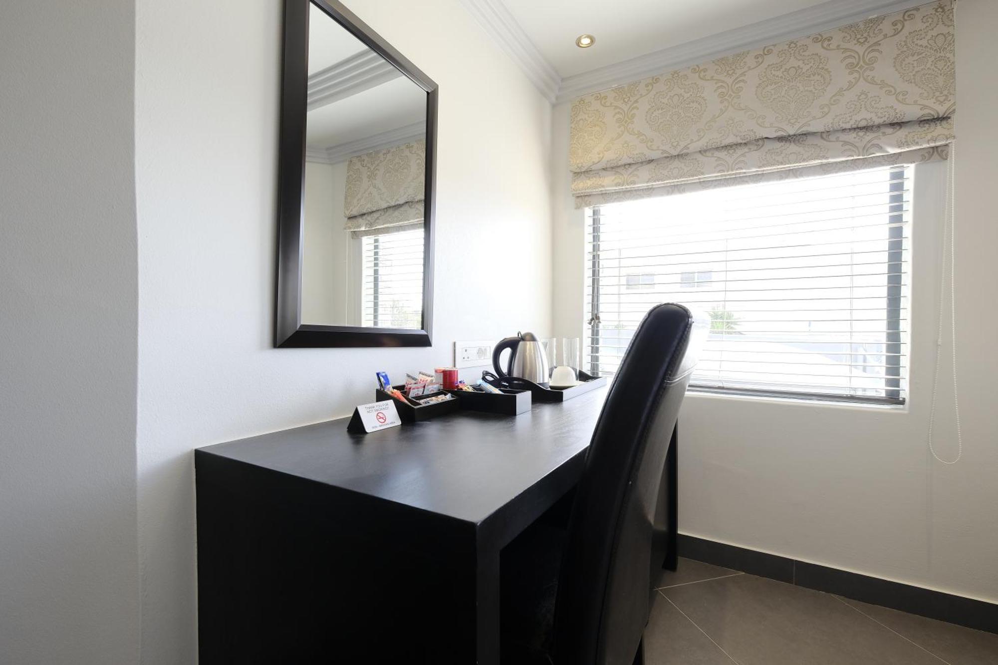 Luxury Hotel Room 3