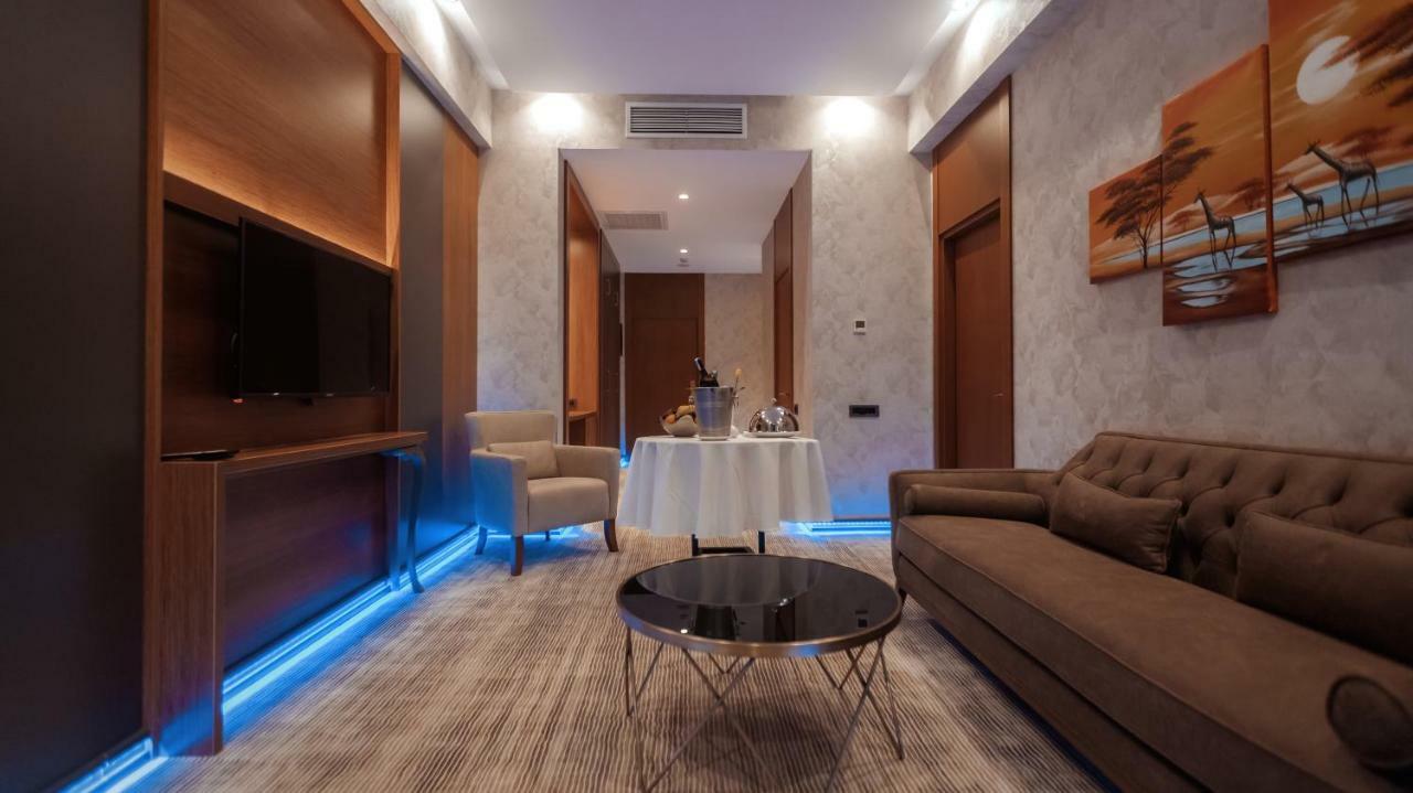 Junior Suite with City View