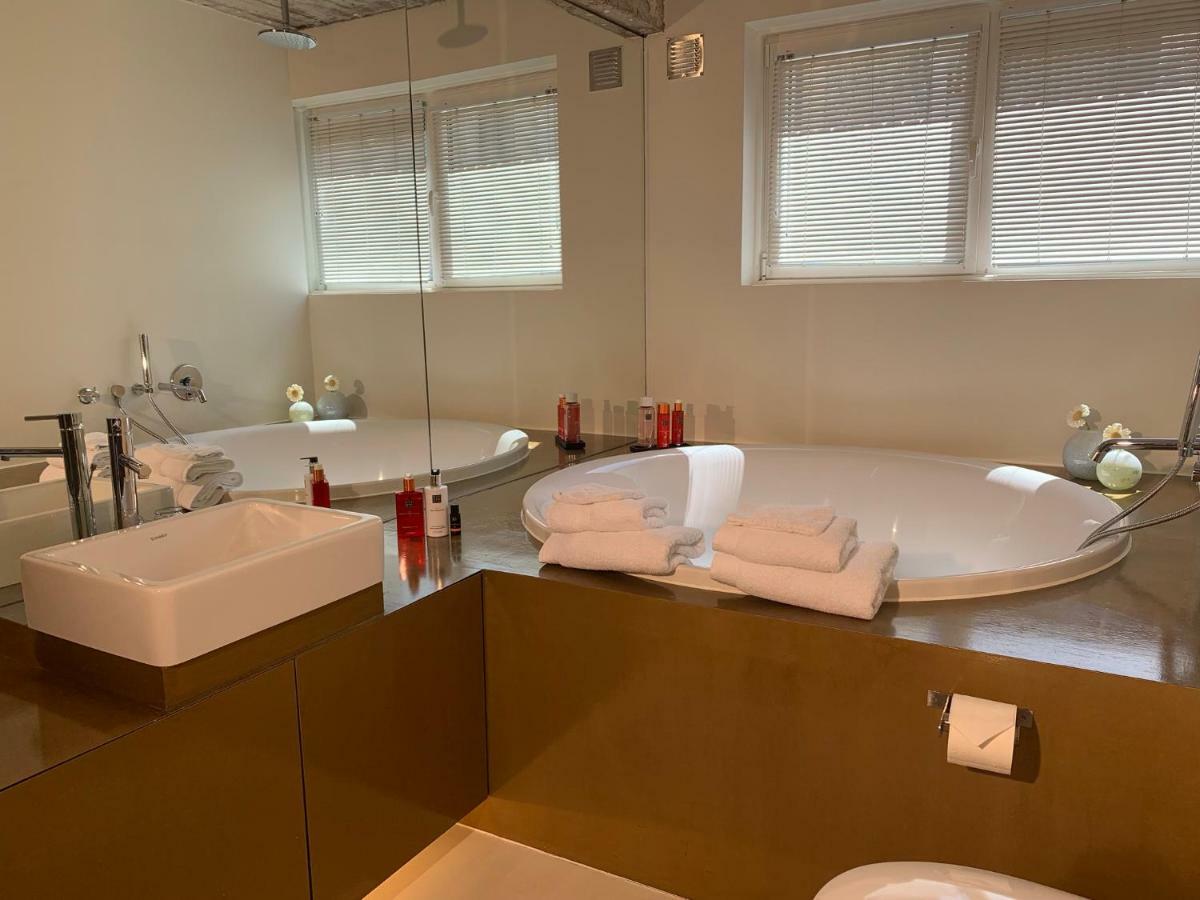 Standard Double Room Bath rain shower,912918313:JPEG