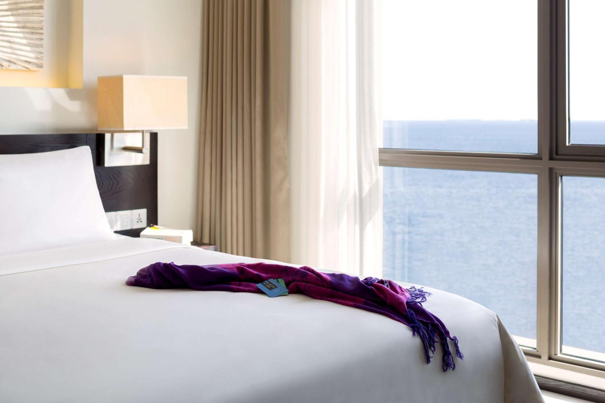 Deluxe Queen Room with Ocean View (Free Return Airport Transfer, Complimentary Wifi),915603484:JPEG