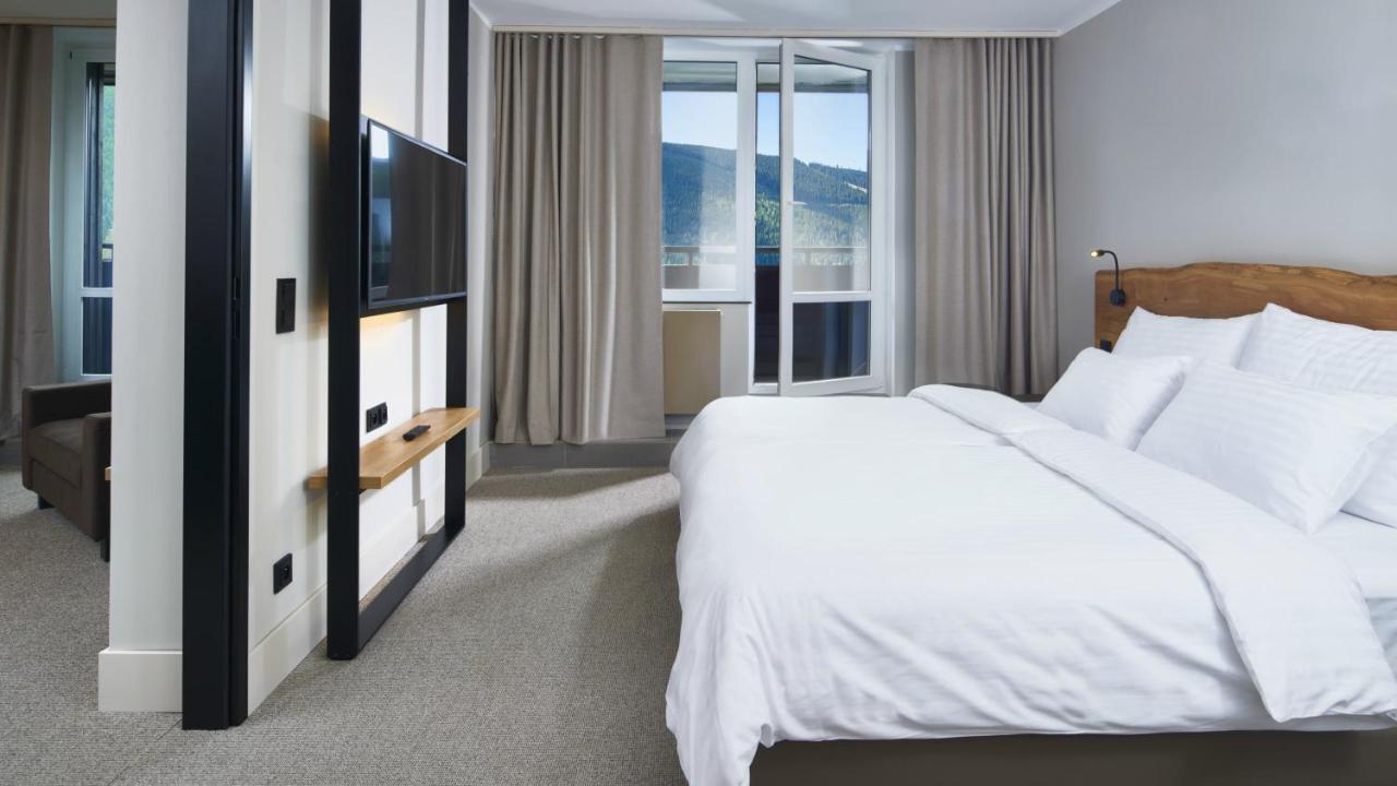 Suite with Balcony,926886436:JPEG