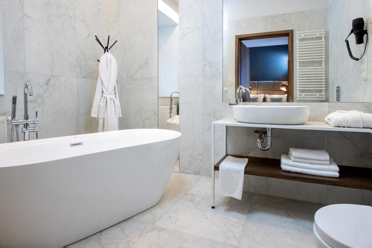 Superior Double  or Twin Room with Bathtub