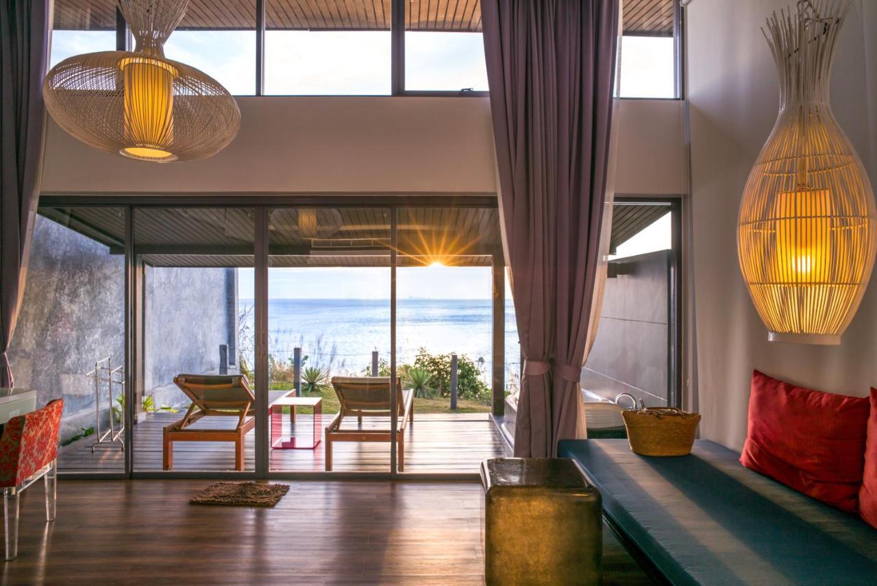 One-Bedroom Suite Sea View