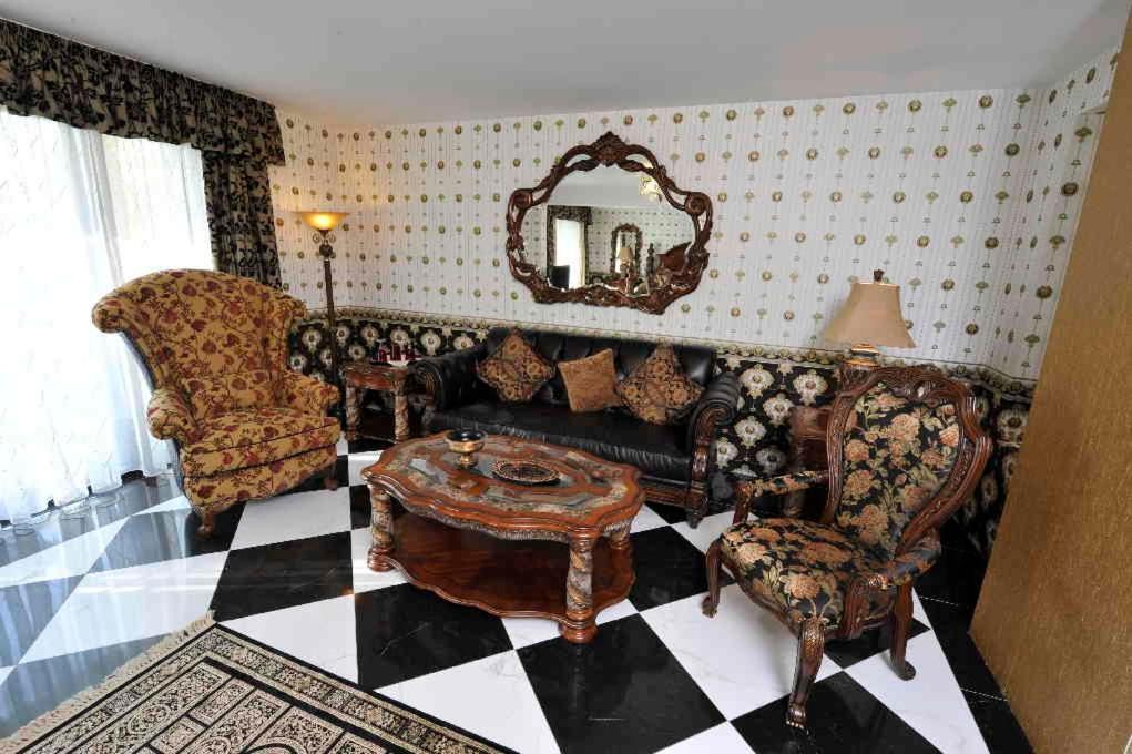 Deluxe Suite