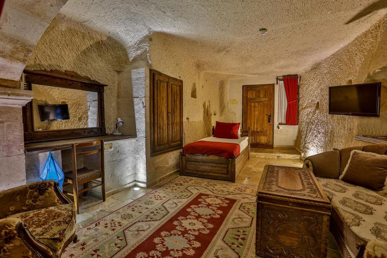 Deluxe Cave Family Suite