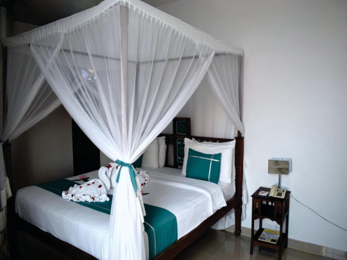 Habitación con cama grande