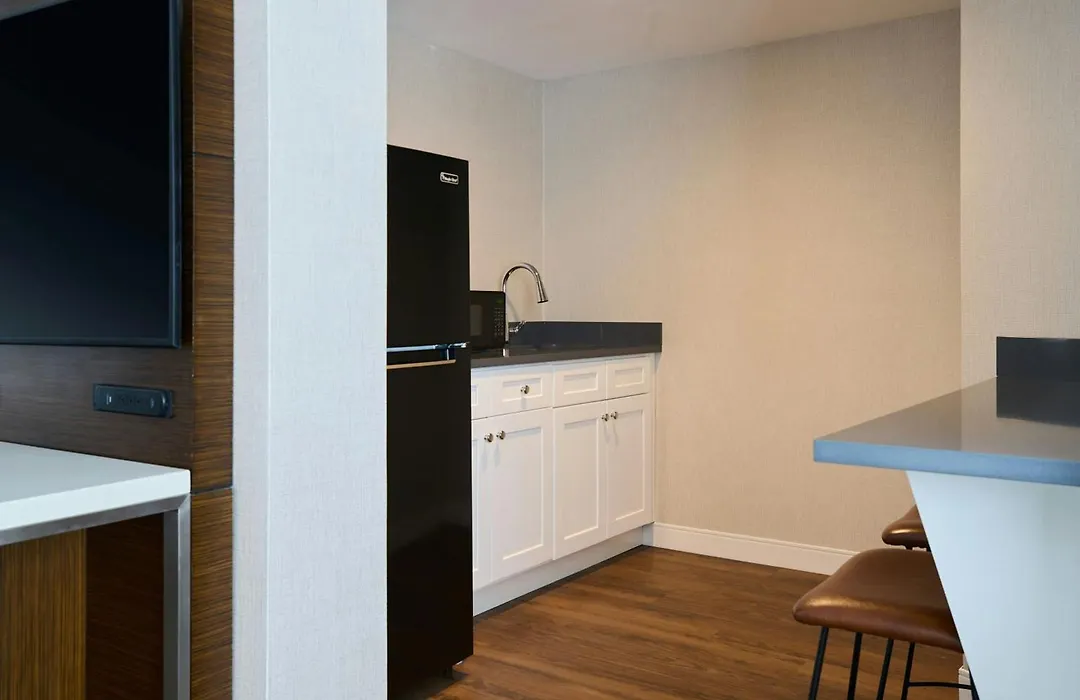 Renaissance Meadowlands Hotel-1